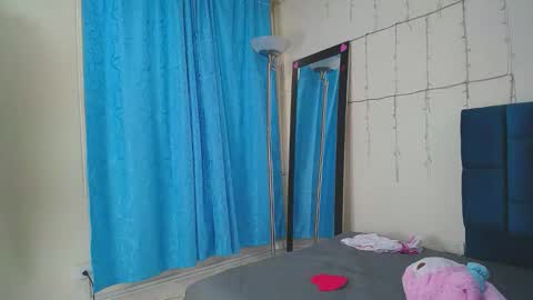 lucia_201 online show from 10, 4, 2026