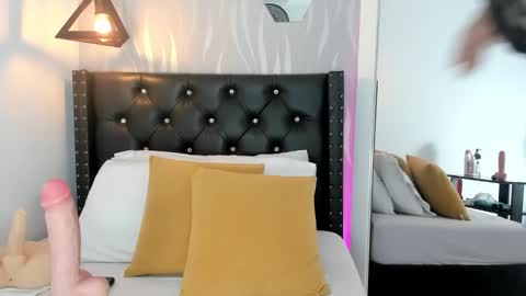 Snapshot of lucia_rios chatting on 6, 11, 2025 Lucia online show from 6, 11, 2025