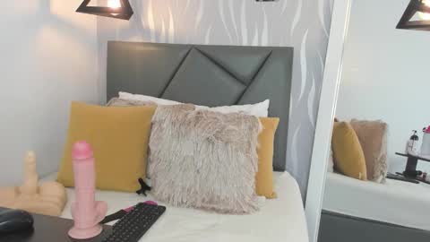 Snapshot of lucia_rios chatting on 29, 11, 2025 Lucia online show from 29, 11, 2025