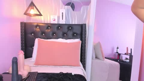 Snapshot of lucia_rios chatting on 1, 2, 2026 Lucia online show from 1, 2, 2026