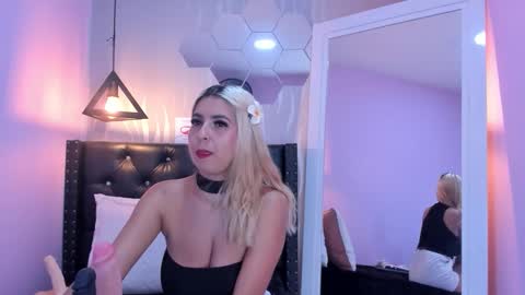 Snapshot of lucia_rios chatting on 7, 2, 2026 Lucia online show from 7, 2, 2026