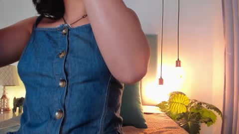 Snapshot of luciaferrero chatting on 7, 3, 2025 LuciaFerrero online show from 7, 3, 2025
