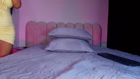 instagram luciana417  online show from 15, 11, 2025