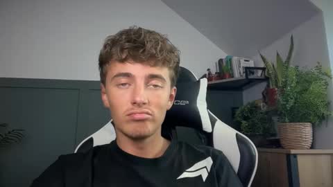 Snapshot of luciancrowe chatting on 8, 9, 2025 Lucian online show from 8, 9, 2025