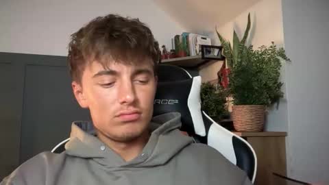 Snapshot of luciancrowe chatting on 10, 9, 2025 Lucian online show from 10, 9, 2025