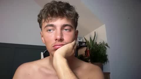 Snapshot of luciancrowe chatting on 16, 9, 2025 Lucian online show from 16, 9, 2025