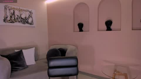 Lucie Martin online show from 6, 4, 2026