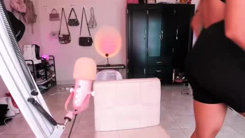 Snapshot of luciiaana chatting on 29, 11, 2025 luciana gr online show from 29, 11, 2025