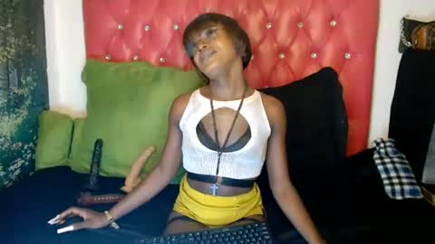 Snapshot of lucile_carrie chatting on 19, 6, 2026 Lucile Carrie online show from 19, 6, 2026