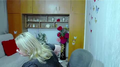 Lucille Fenly online show from 14, 4, 2026