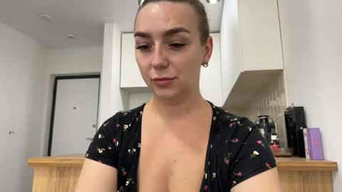 lucky_foryou_baby online show from 12, 10, 2025