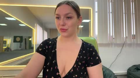 lucky_foryou_baby online show from 18, 4, 2026