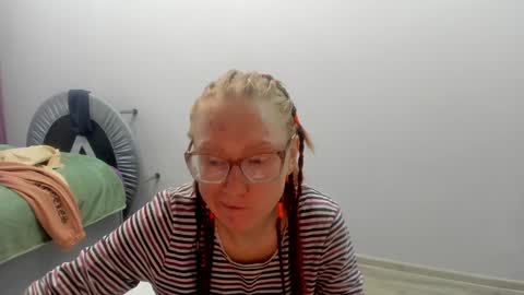 lucky_licky20 online show from 4, 12, 2024
