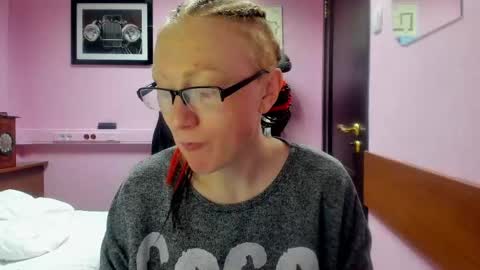 lucky_licky20 online show from 24, 2, 2025