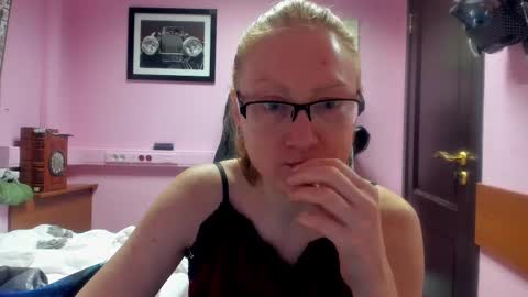 lucky_licky20 online show from 27, 2, 2025