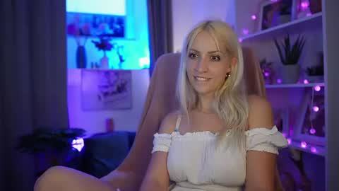 Snapshot of lucy_cutie_ chatting on 26, 6, 2026 Cutie Lucy online show from 26, 6, 2026