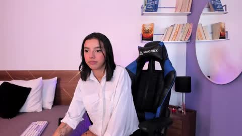 Snapshot of lucy_ferreiraa chatting on 7, 3, 2025 Your Lucy online show from 7, 3, 2025