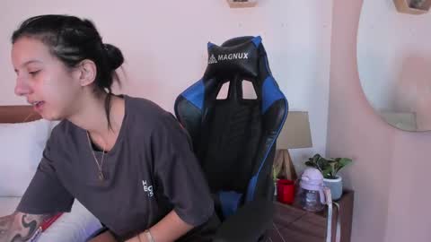 Snapshot of lucy_ferreiraa chatting on 6, 10, 2025 Your Lucy online show from 6, 10, 2025