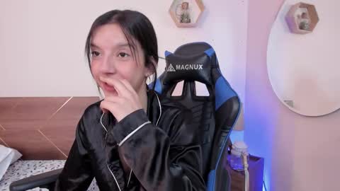 Snapshot of lucy_ferreiraa chatting on 17, 10, 2025 Your Lucy online show from 17, 10, 2025