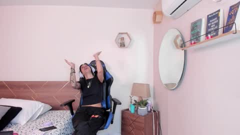 Snapshot of lucy_ferreiraa chatting on 17, 10, 2025 Your Lucy online show from 17, 10, 2025