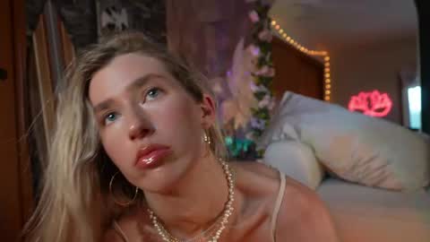 Lucy. online show from 13, 4, 2026