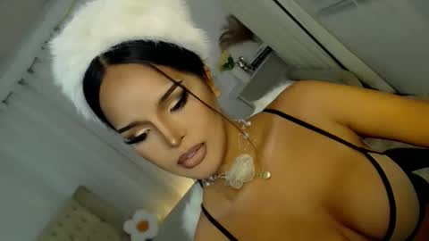 Snapshot of lucy_heartfiliaxxx chatting on 23, 12, 2025 MONA online show from 23, 12, 2025