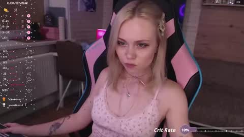 Snapshot of lucy_mirror chatting on 4, 8, 2026 Lucy online show from 4, 8, 2026