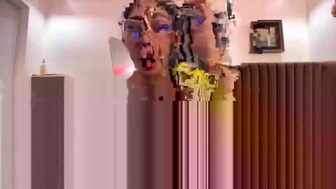 Snapshot of lucy_pearlcumxx chatting on 4, 1, 2025 Aliana online show from 4, 1, 2025