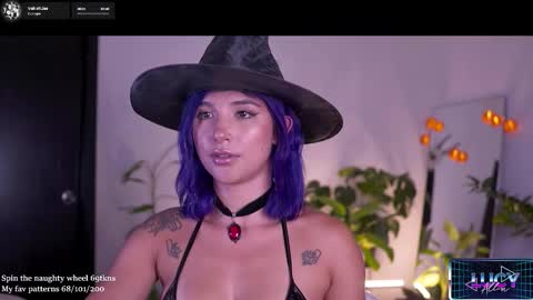 Lucy Alien  online show from 17, 10, 2025
