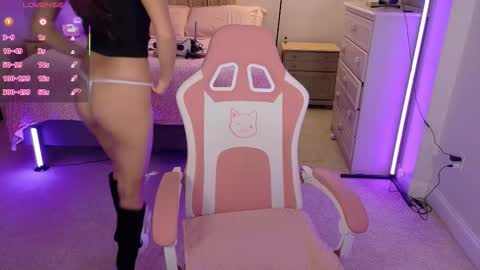 lucydelrey57 online show from 4, 2, 2026