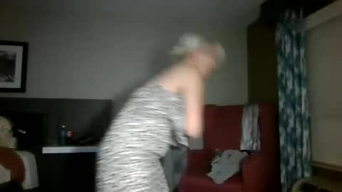 Lucy Loves Lookers online show from 20, 12, 2024