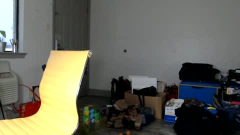 Lucy Loves Lookers online show from 3, 1, 2025