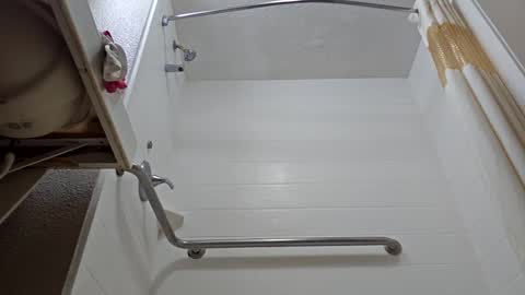 Lucy Loves Lookers online show from 30, 1, 2025