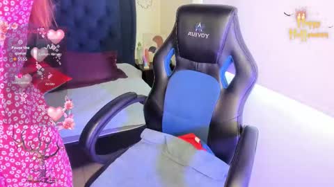 Lucy Petit online show from 25, 10, 2025