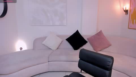 Snapshot of lucyweiss_ chatting on 3, 10, 2025 Lucy online show from 3, 10, 2025