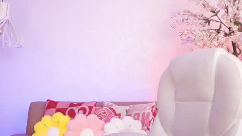 lucyweisser online show from 17, 4, 2026