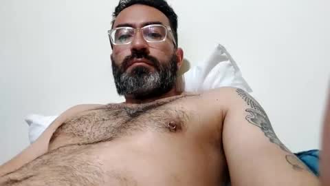 Snapshot of luis2988z chatting on 6, 1, 2025 Hairyman online show from 6, 1, 2025