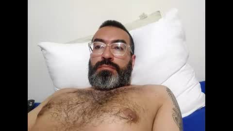 Snapshot of luis2988z chatting on 27, 1, 2025 Hairyman online show from 27, 1, 2025