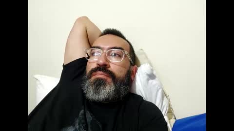 Snapshot of luis2988z chatting on 3, 2, 2025 Hairyman online show from 3, 2, 2025