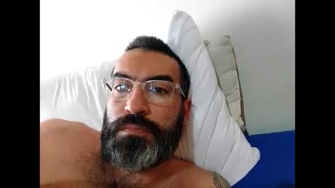 Snapshot of luis2988z chatting on 4, 2, 2025 Hairyman online show from 4, 2, 2025