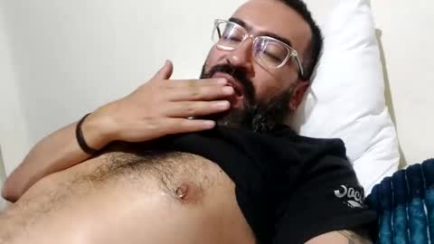 Snapshot of luis2988z chatting on 17, 2, 2025 Hairyman online show from 17, 2, 2025