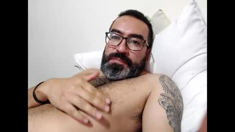 Snapshot of luis2988z chatting on 24, 2, 2025 Hairyman online show from 24, 2, 2025