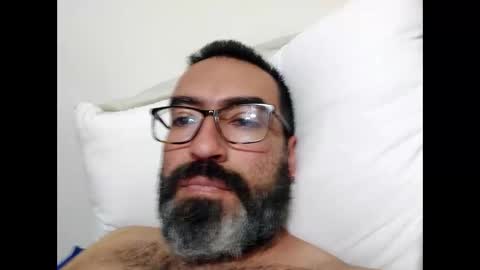 Snapshot of luis2988z chatting on 28, 2, 2025 Hairyman online show from 28, 2, 2025