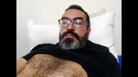 Snapshot of luis2988z chatting on 1, 3, 2025 Hairyman online show from 1, 3, 2025