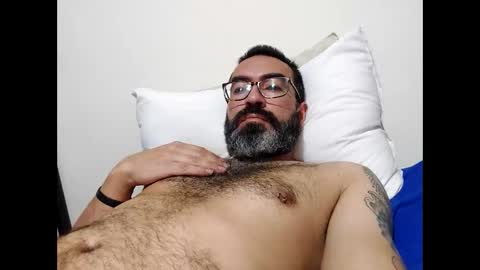 Snapshot of luis2988z chatting on 5, 3, 2025 Hairyman online show from 5, 3, 2025