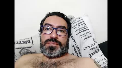 Snapshot of luis2988z chatting on 1, 10, 2025 Hairyman online show from 1, 10, 2025