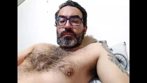 Snapshot of luis2988z chatting on 2, 10, 2025 Hairyman online show from 2, 10, 2025