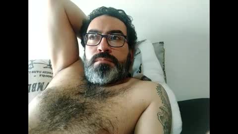 Snapshot of luis2988z chatting on 19, 10, 2025 Hairyman online show from 19, 10, 2025