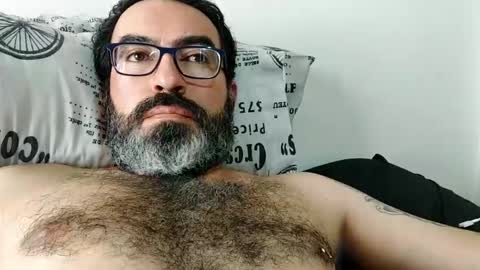 Snapshot of luis2988z chatting on 26, 10, 2025 Hairyman online show from 26, 10, 2025