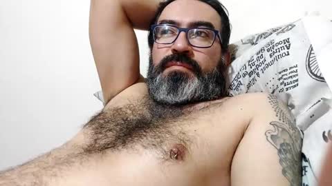 Snapshot of luis2988z chatting on 31, 10, 2025 Hairyman online show from 31, 10, 2025